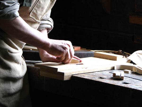 Nuestra <strong>carpinterÃ­a de madera en  Hospitalet de Llobregat (L')</strong> es una empresa de <strong>herencia familiar</strong>, por lo que  contamos con gran <strong>experiencia </strong>en la profesiÃ³n.